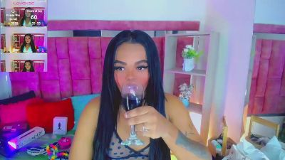 ThiaraVarannes live cam on Cam4