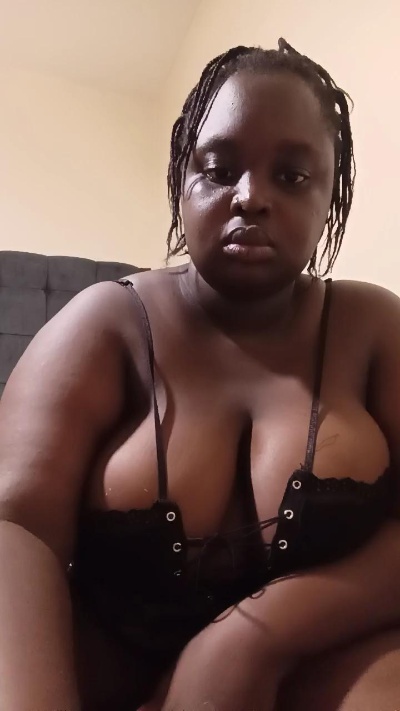 Thicky_Nana live cam on Cam4
