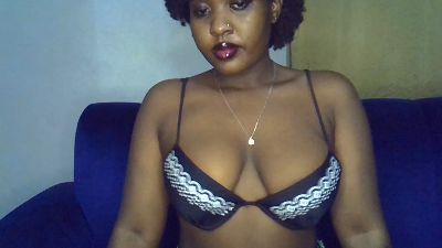 Thickyanah_02 live cam on Cam4