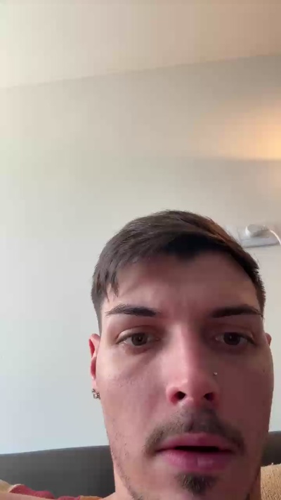 ThomasRM98 live cam on Cam4