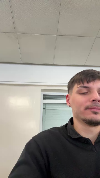 ThomasRM98 live cam on Cam4