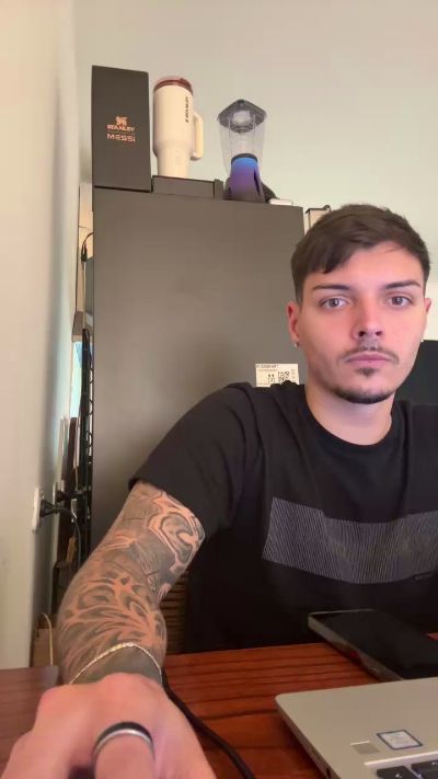 ThomasRM98 live cam on Cam4
