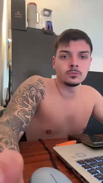 ThomasRM98 live cam on Cam4