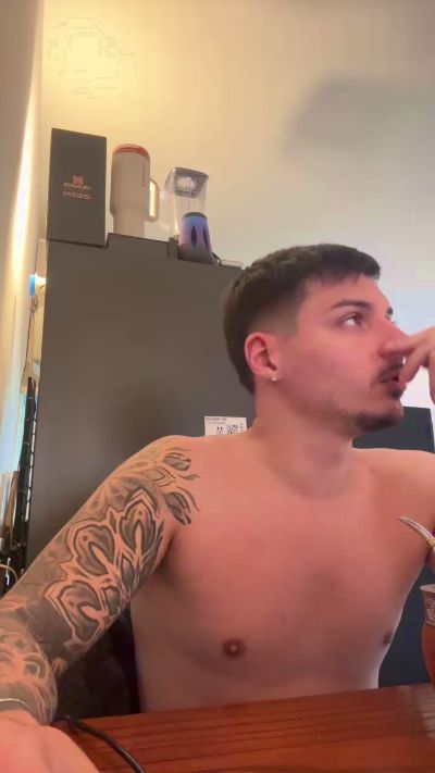 ThomasRM98 live cam on Cam4