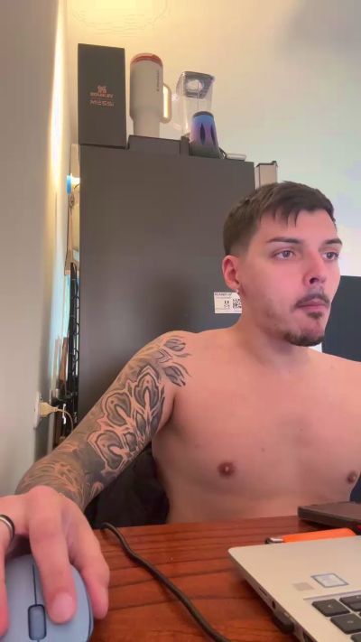 ThomasRM98 live cam on Cam4