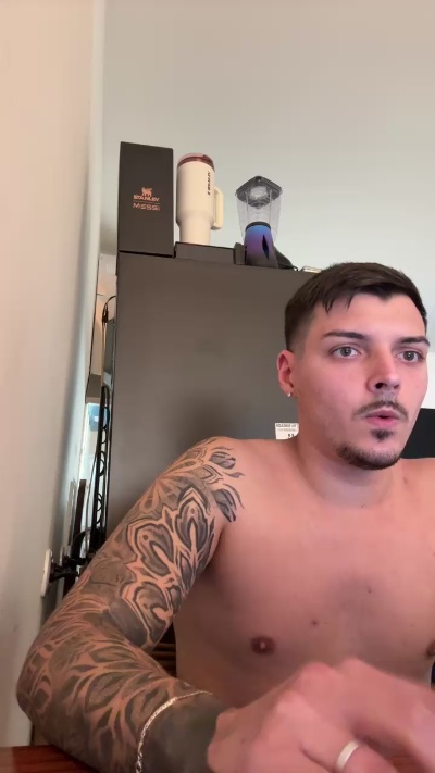 ThomasRM98 live cam on Cam4