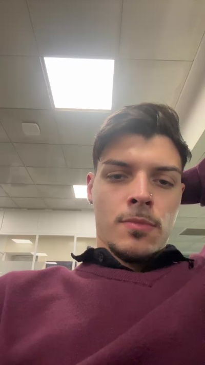 ThomasRM98 live cam on Cam4