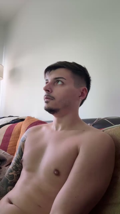 ThomasRM98 live cam on Cam4