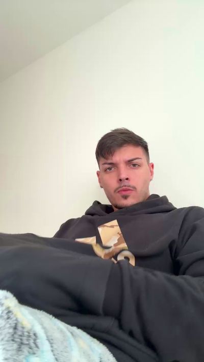 ThomasRM98 live cam on Cam4
