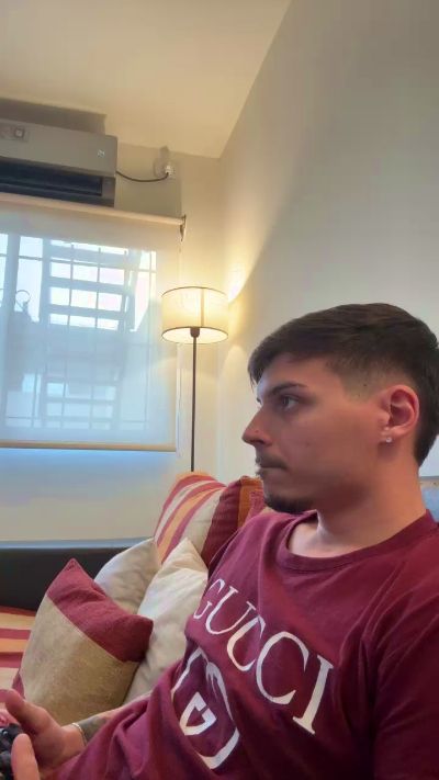 ThomasRM98 live cam on Cam4
