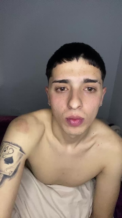 Thomikaty98 live cam on Cam4