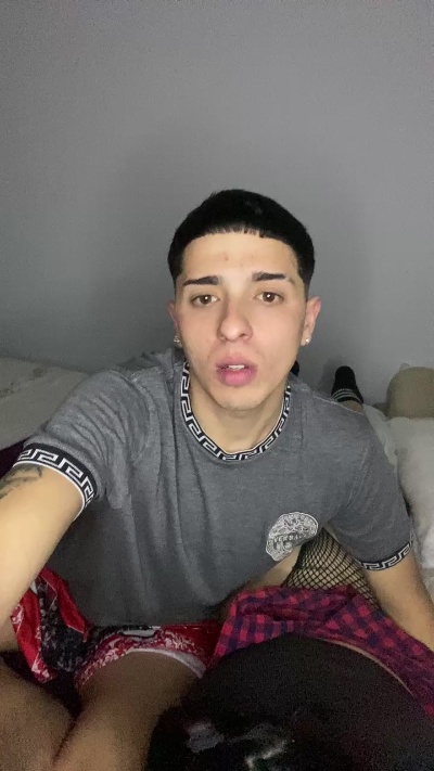 Thomikaty98 live cam on Cam4