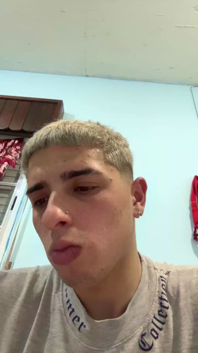 Thomikaty98 live cam on Cam4