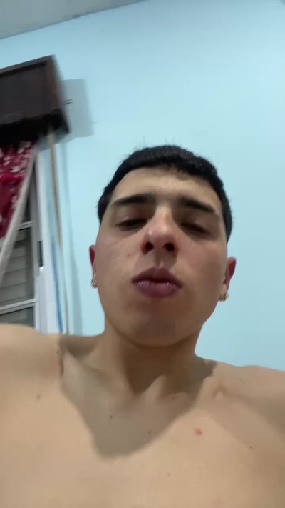 Thomikaty98 live cam on Cam4
