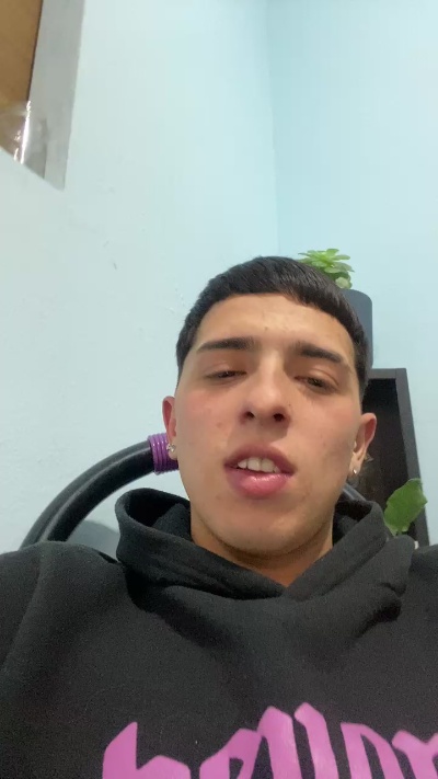 Thomikaty98 live cam on Cam4