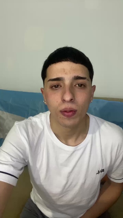 Thomikaty98 live cam on Cam4