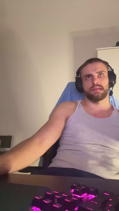 Thorodinsson03 live cam on Cam4