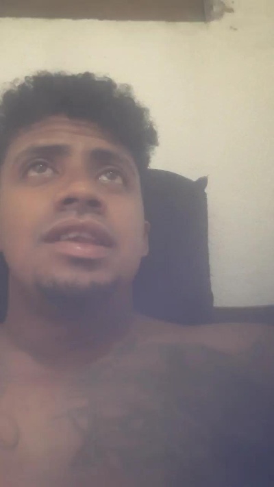 Threem232 live cam on Cam4