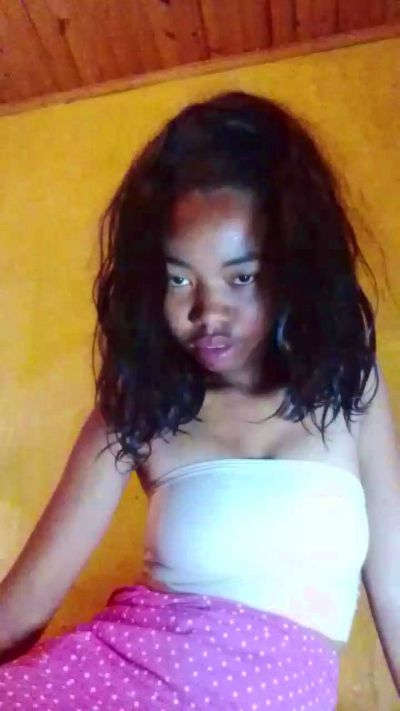 Tiavina07 live cam on Cam4