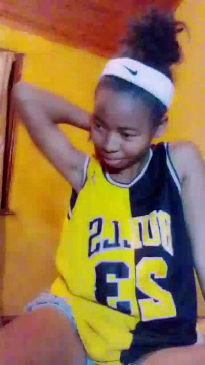 Tiavina07 live cam on Cam4