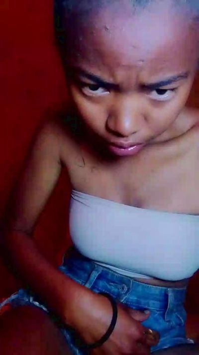 Tiavina07 live cam on Cam4