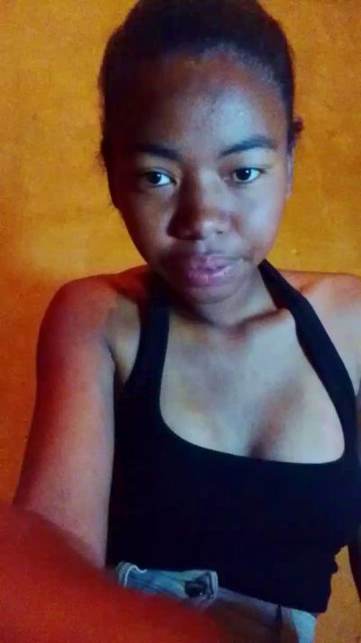 Tiavina07 live cam on Cam4