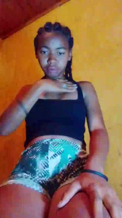 Tiavina07 live cam on Cam4