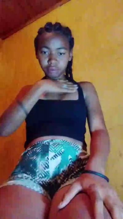 Tiavina07 live cam on Cam4