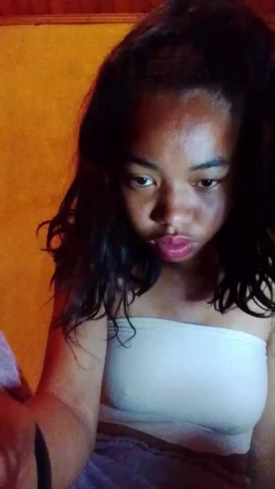 Tiavina07 live cam on Cam4