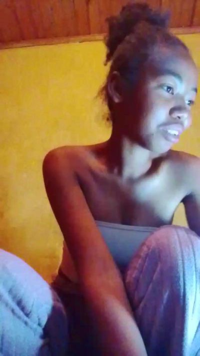 Tiavina07 live cam on Cam4
