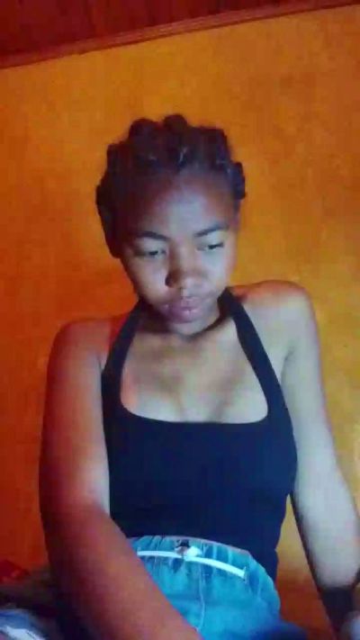 Tiavina07 live cam on Cam4
