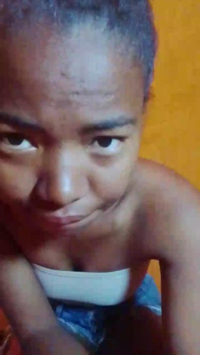Tiavina07 live cam on Cam4