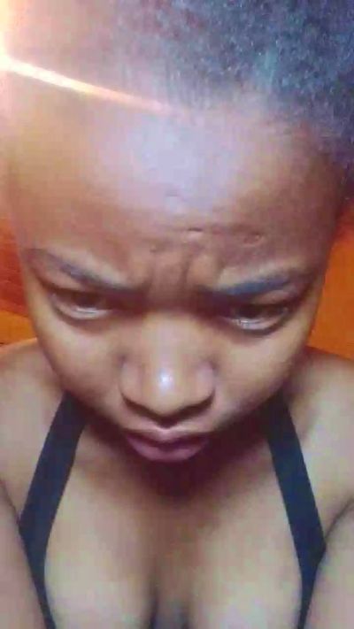 Tiavina07 live cam on Cam4