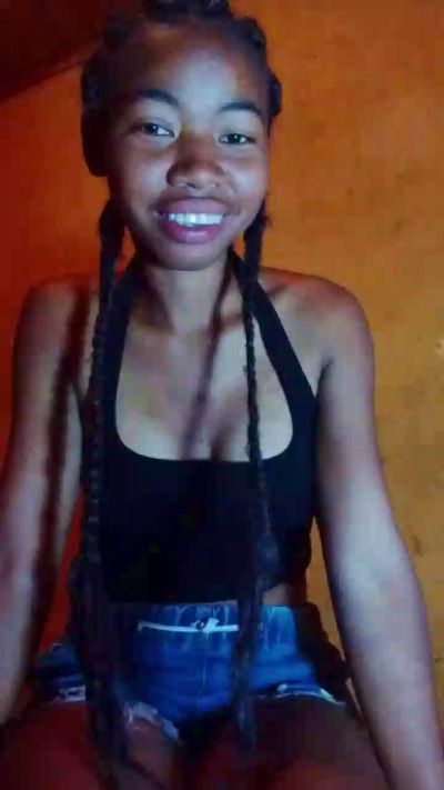 Tiavina07 live cam on Cam4
