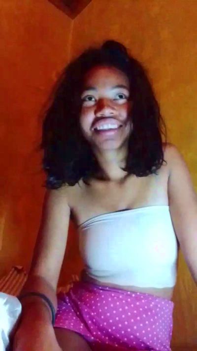Tiavina07 live cam on Cam4