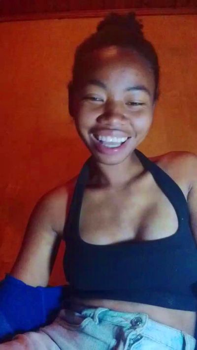 Tiavina07 live cam on Cam4