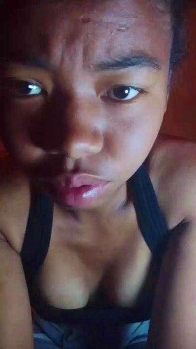 Tiavina07 live cam on Cam4
