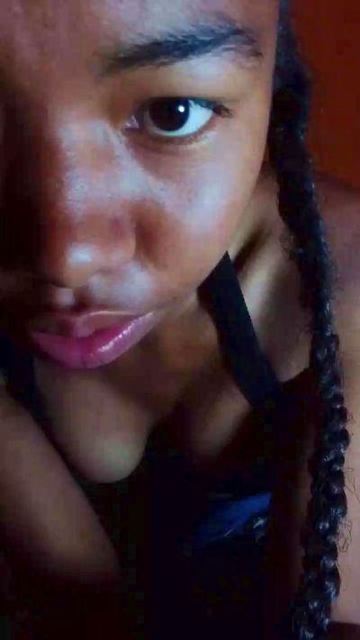 Tiavina07 live cam on Cam4