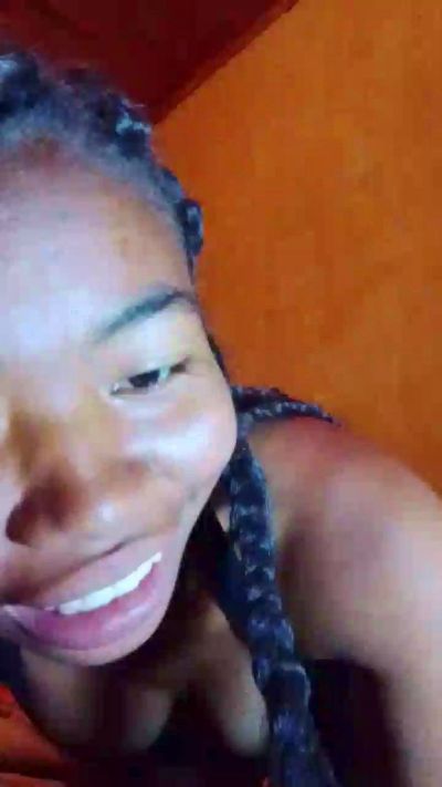 Tiavina07 live cam on Cam4