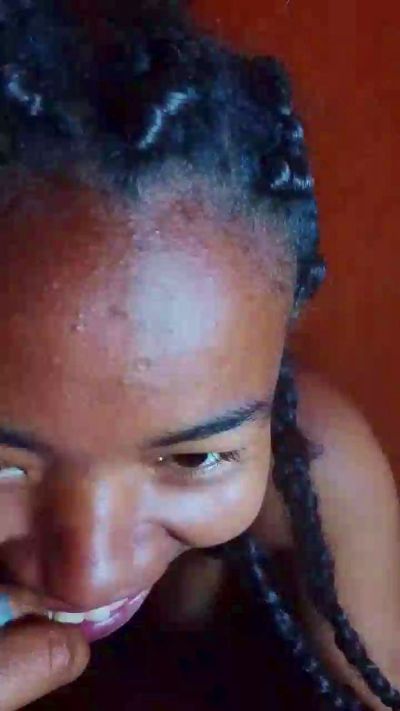 Tiavina07 live cam on Cam4