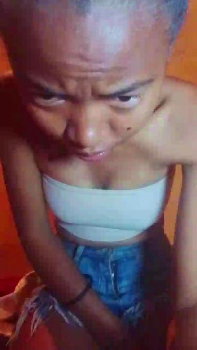 Tiavina07 live cam on Cam4