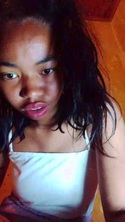 Tiavina07 live cam on Cam4