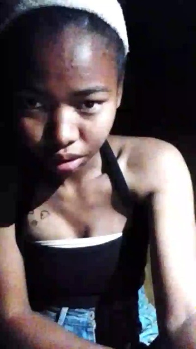 Tiavina07 live cam on Cam4