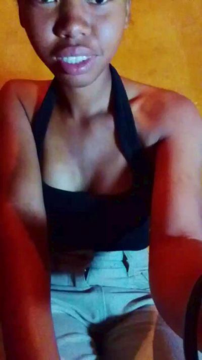 Tiavina07 live cam on Cam4