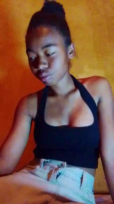 Tiavina07 live cam on Cam4