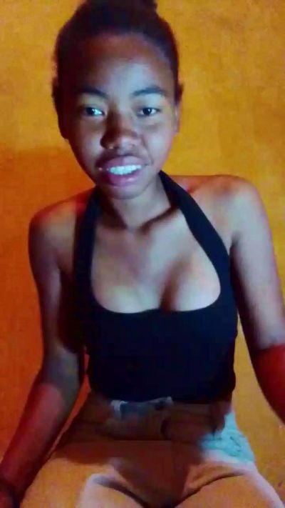 Tiavina07 live cam on Cam4