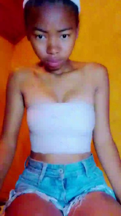 Tiavina07 live cam on Cam4