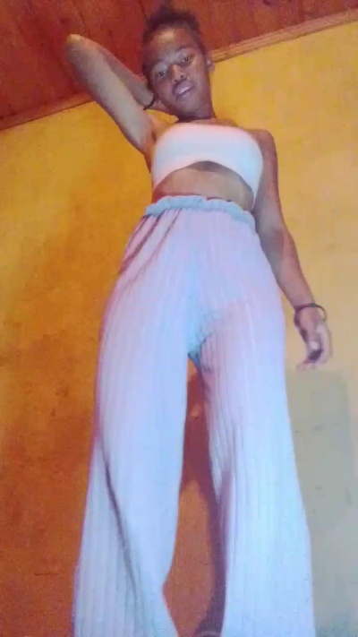 Tiavina07 live cam on Cam4