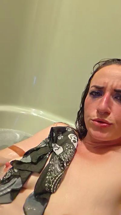 Ticklinmama live cam on Cam4