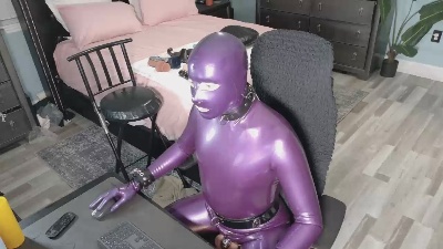 Tightlyrubberd live cam on Cam4